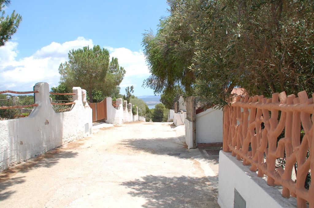Apartments Casa Vacanze Porto Pino Exteriör bild