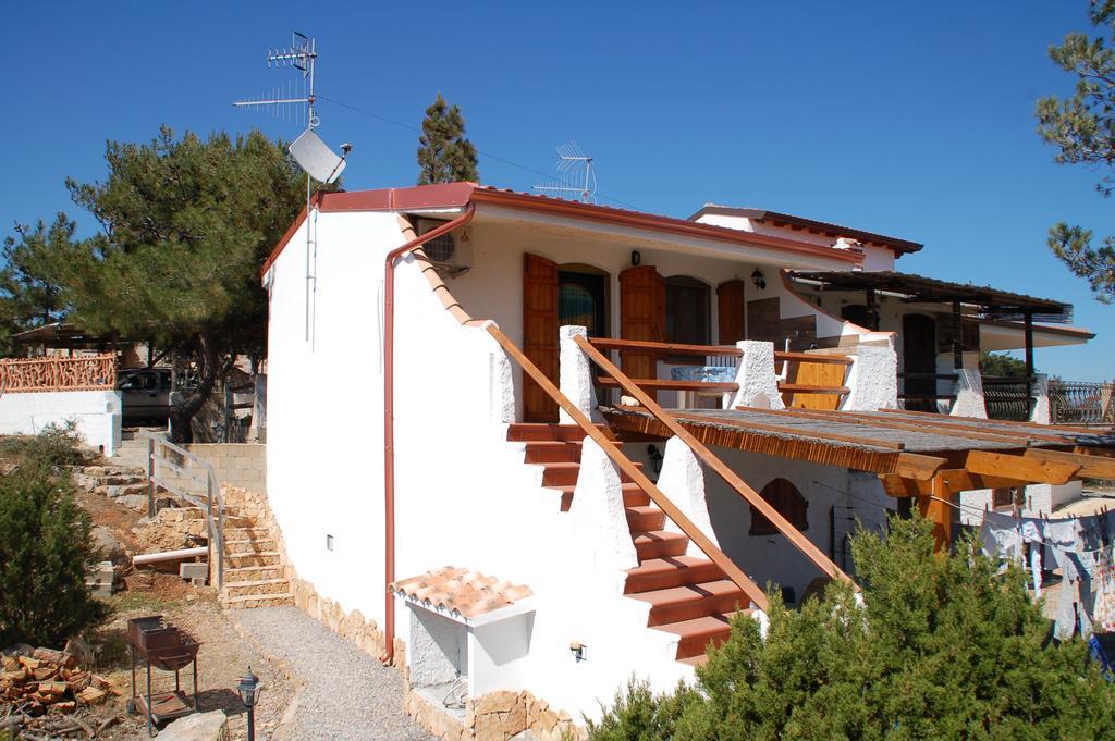 Apartments Casa Vacanze Porto Pino Exteriör bild