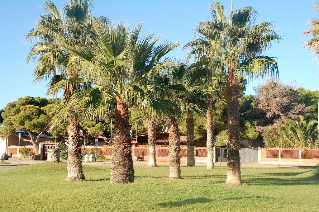 Apartments Casa Vacanze Porto Pino Exteriör bild