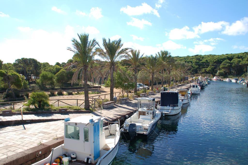 Apartments Casa Vacanze Porto Pino Exteriör bild